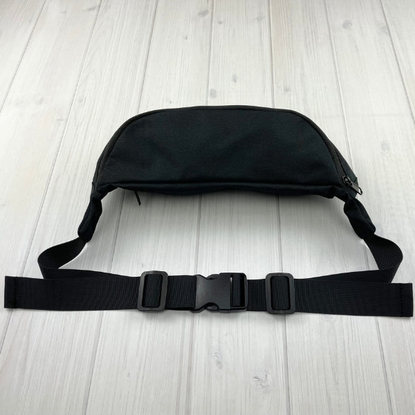 black fanny pack buckle view