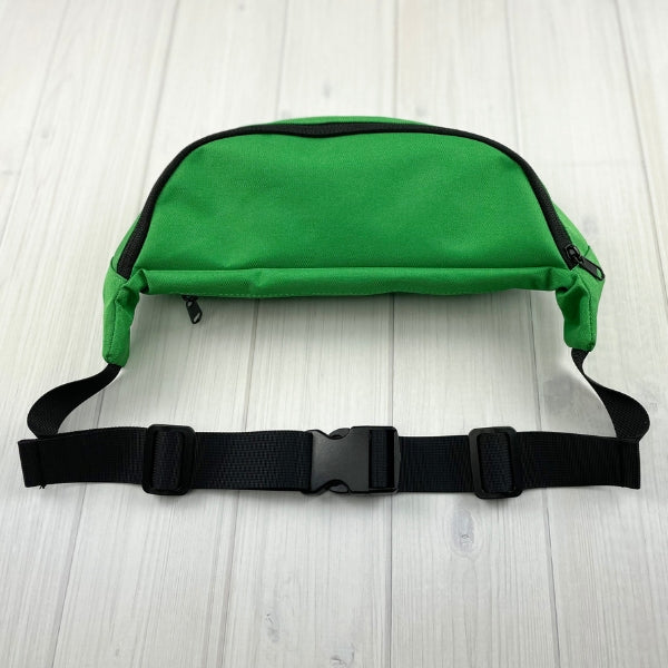 Kelly green fanny pack showing the buckle